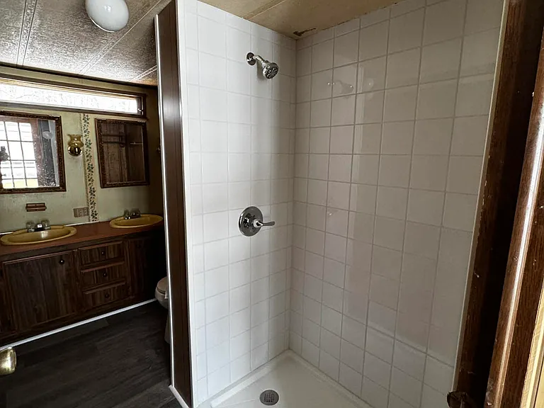 38 Potters Ln #6 — Photo 4