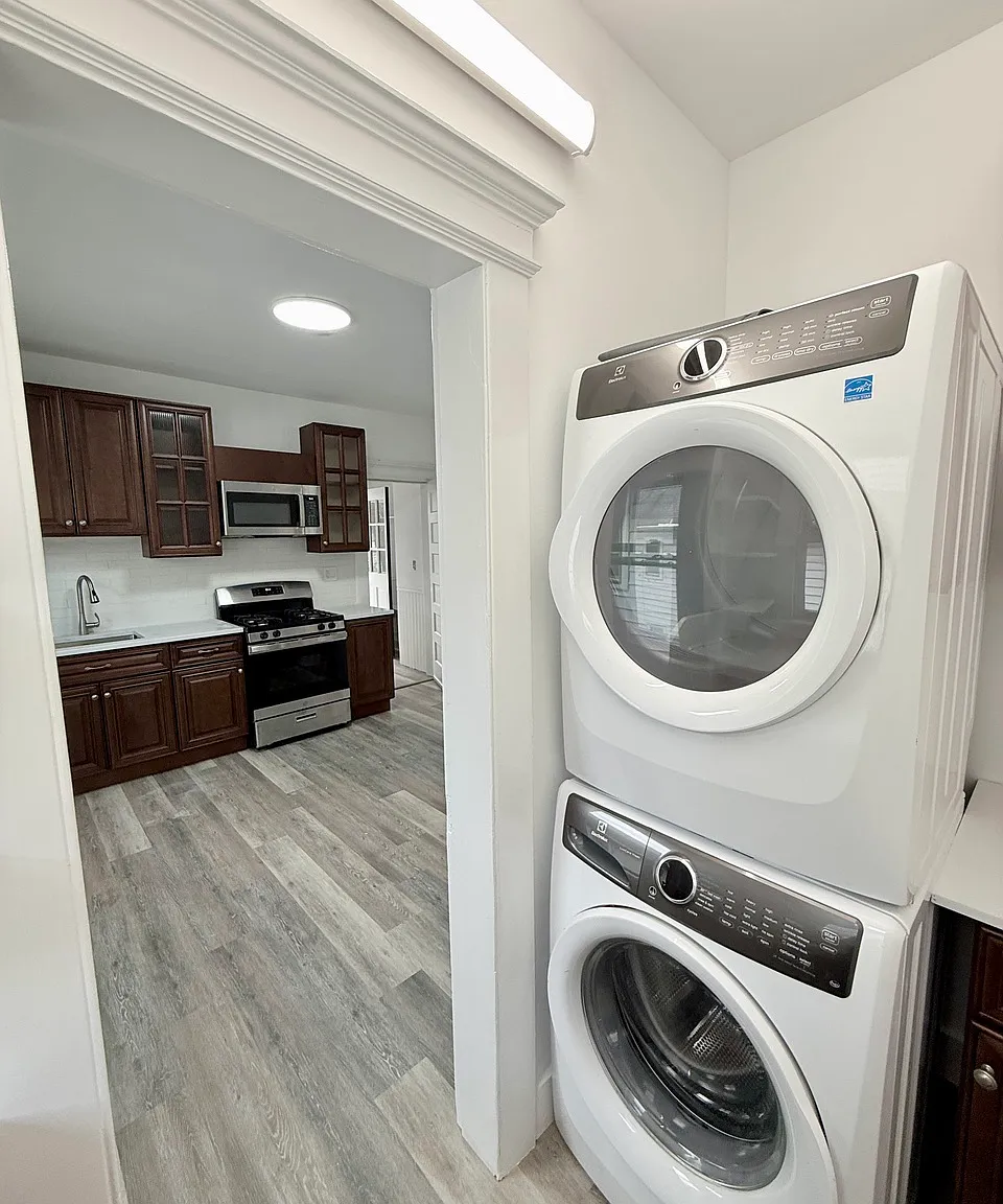 3 bed, 1325 sqft, $2,950 — Photo 2