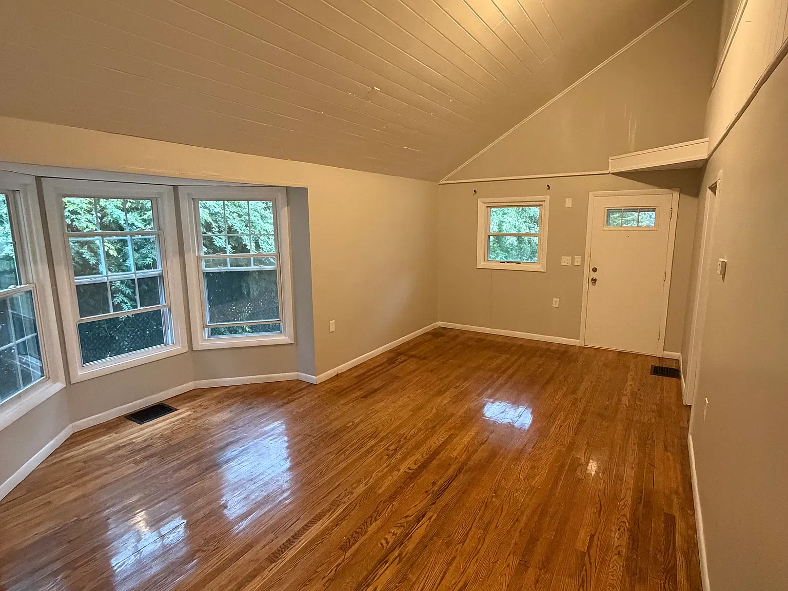 118 Sheldon Ter — Photo 3