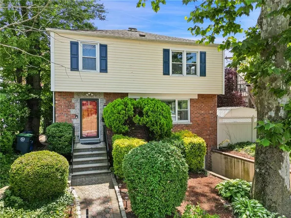 240 Carol Avenue, Pelham, NY 10803