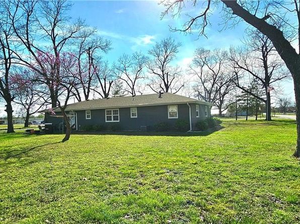 106 N Wood St, Erie, KS 66733