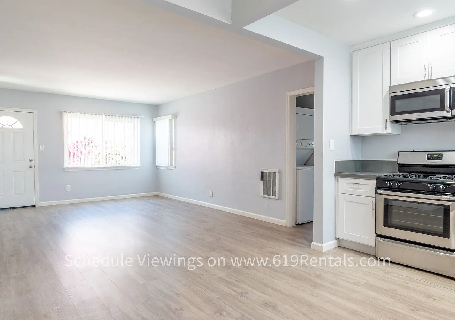 2 Bedroom, 1 Bath with Yard & Washer/Dryer, Pets OK — Photo 4