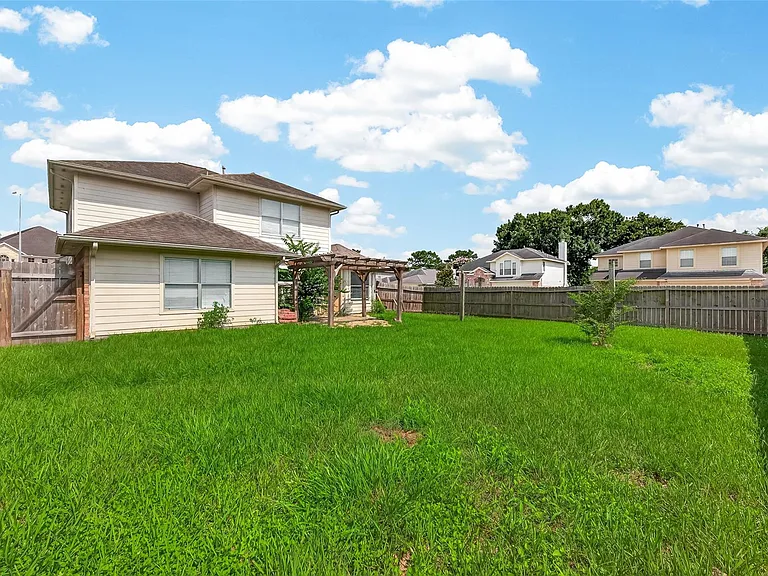 18203 Winding Timbers Ln — Photo 32