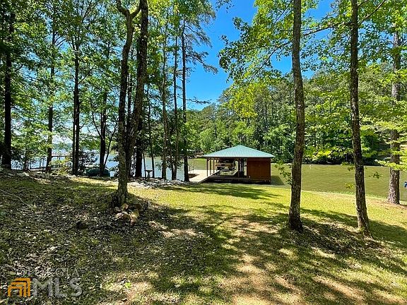 2nd image of 835 Pine Lake Dr