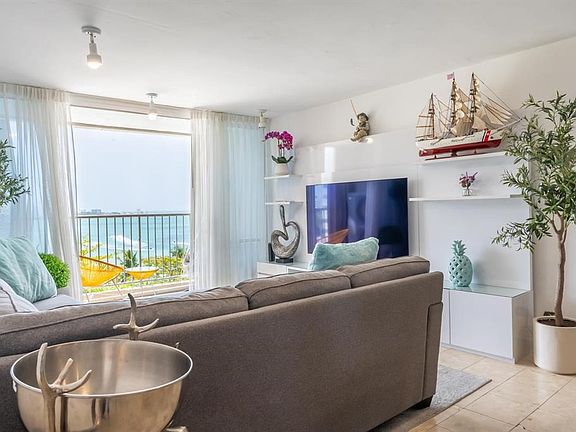 2nd image of 6165 Avenue Isla Verde #669