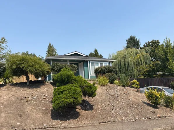 420 E 2nd St, Yamhill, OR 97148