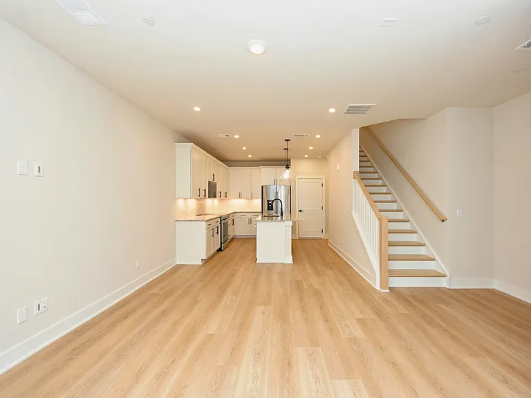 126 Zola Aly — Photo 11