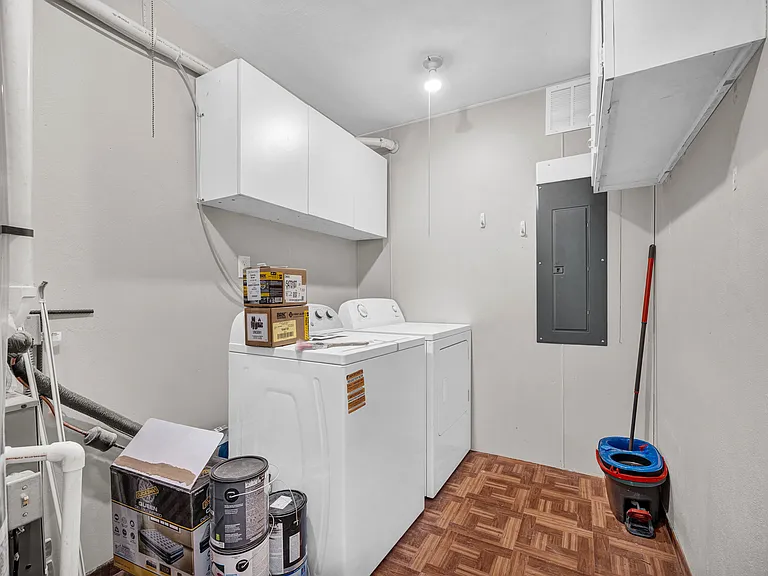 321 Arrow St — Photo 7