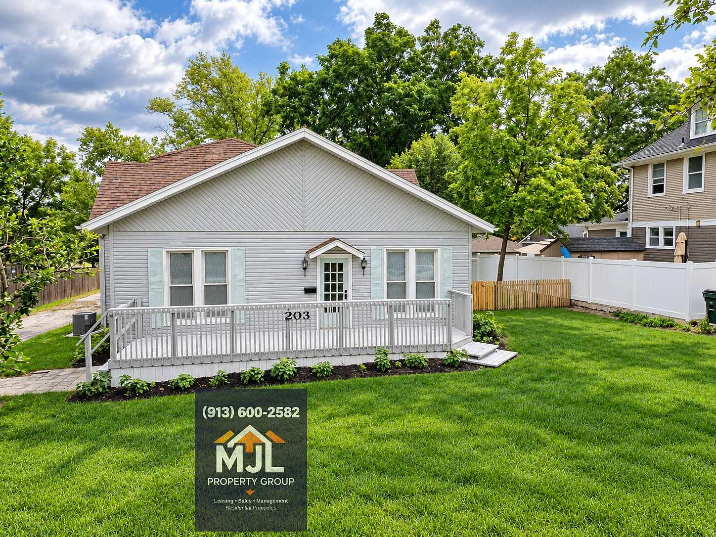 3 bed, 2.0 bath, 1670 sqft, $2,330 — Photo 2