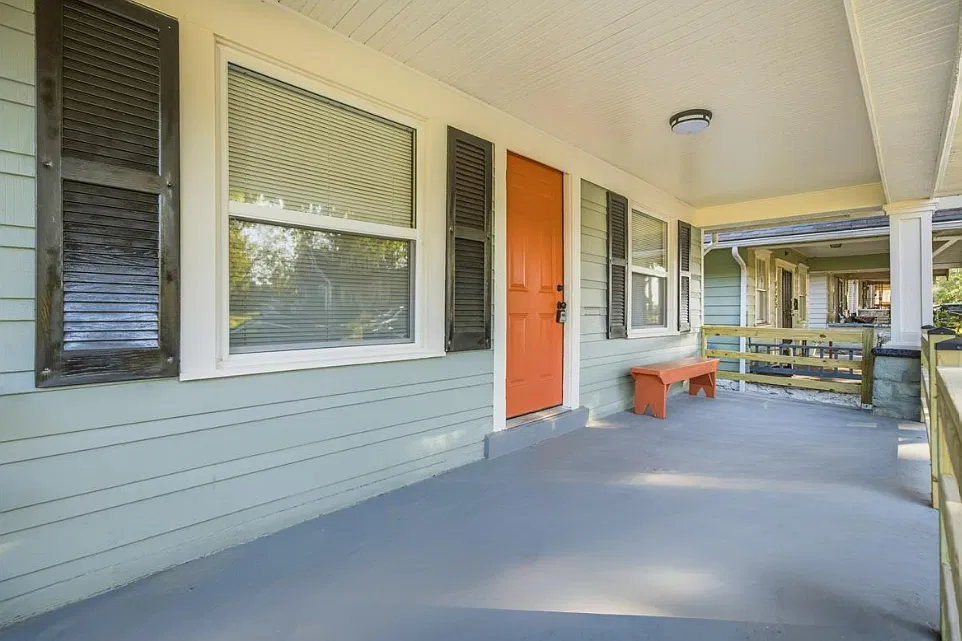 3 bed, 1100 sqft, $1,539 — Photo 2