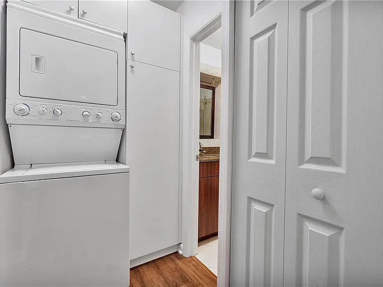 161 SE 5th Ct — Photo 34
