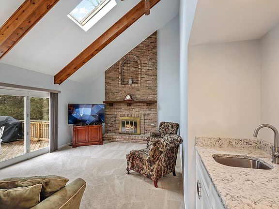 5th image of 413 Hunt Club Dr