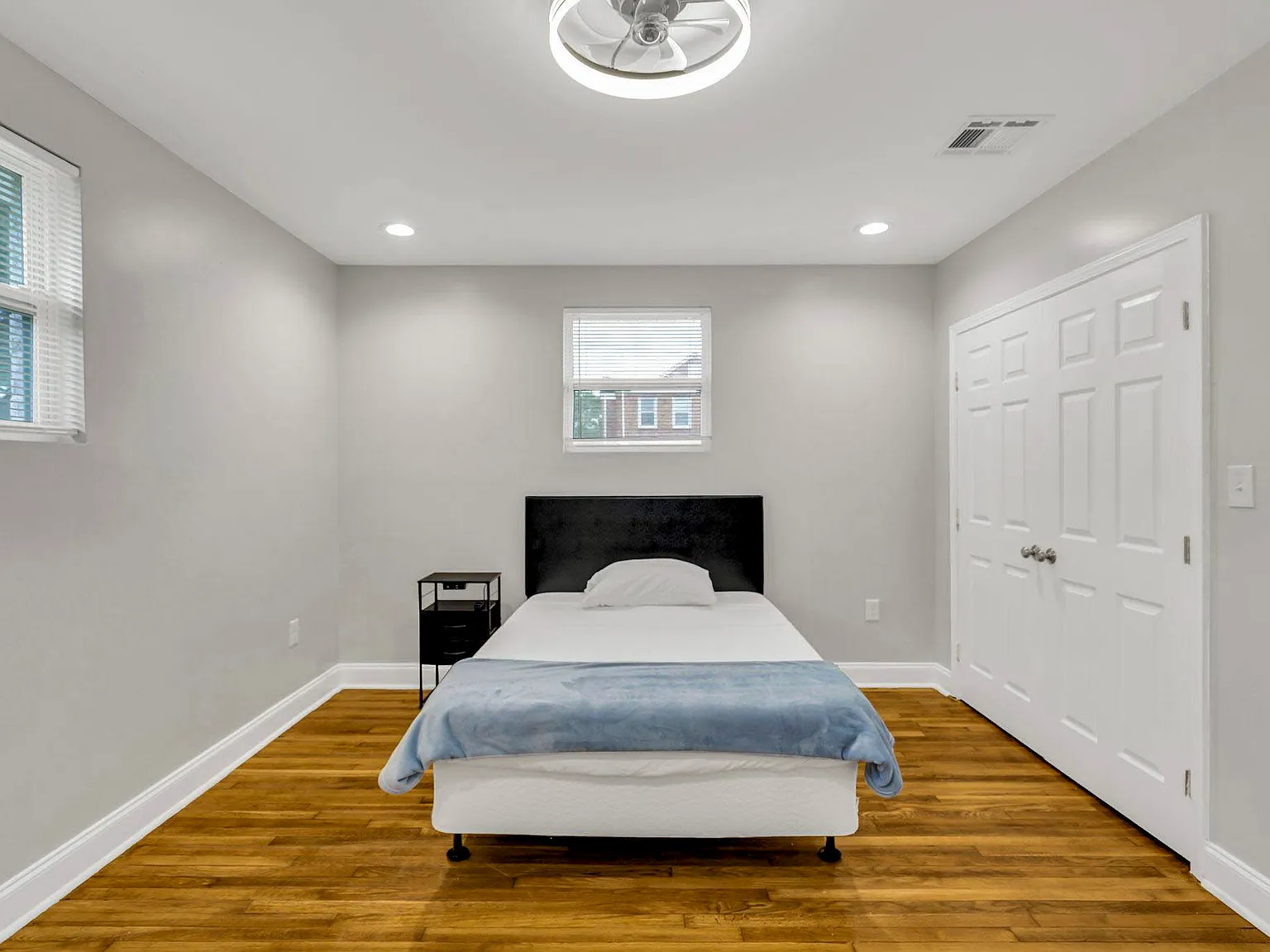 4 bed, 5.0 bath, 1550 sqft, $1,178 — Photo 4