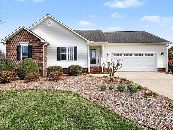 2nd image of 251 Carriage Trace Ln