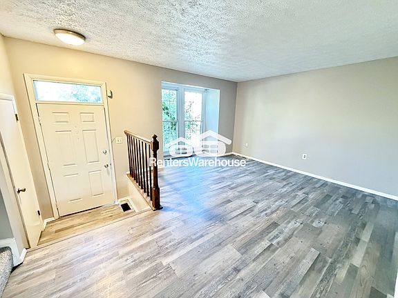 4th image of 44 Running Brook Dr