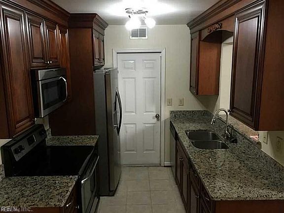 5th image of 249 Wexford Dr W