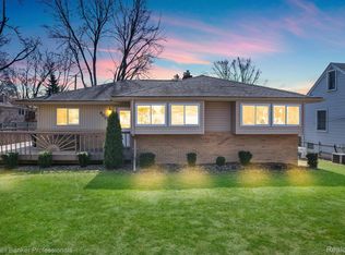 400 Red Oak Ln, Rochester Hills, MI 48307
