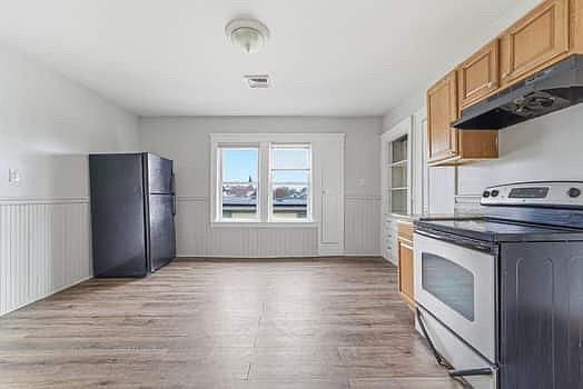 2nd image of 112 Harrison St #3