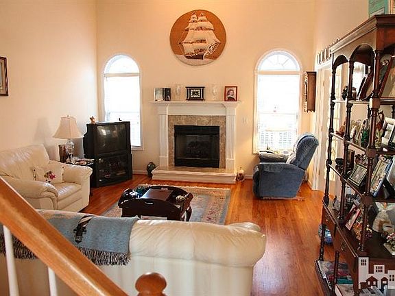 5th image of 222 N 5th Avenue