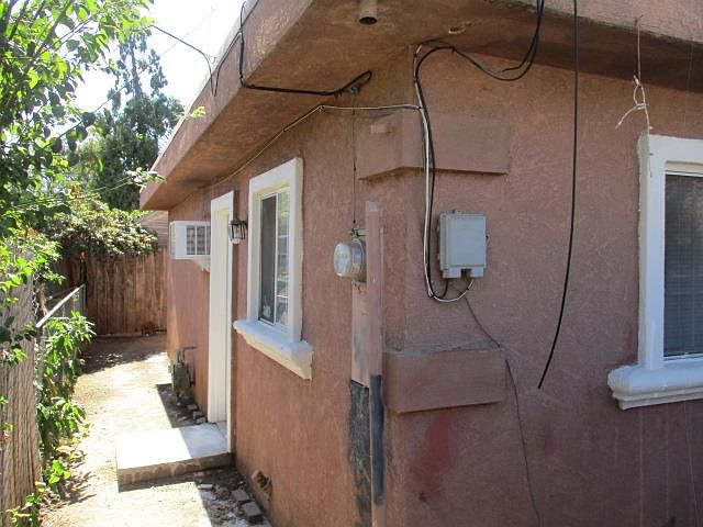 1st image of 331 E Elm St #1/2