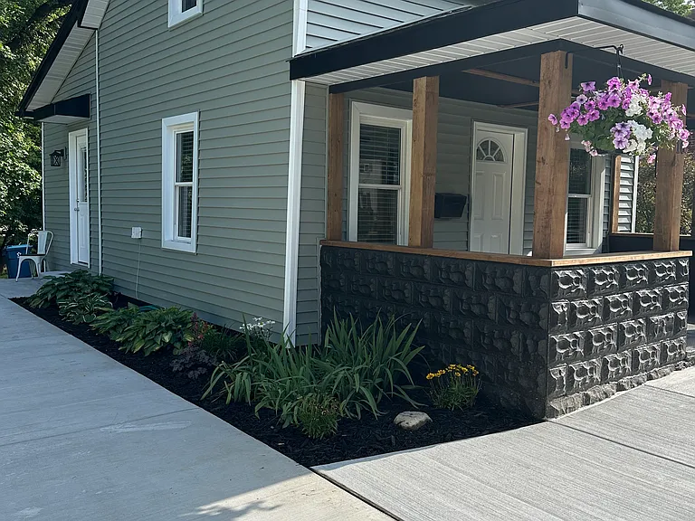 10 Lakeville Ct — Photo 2