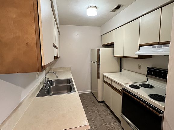 5th image of 853 E Washington Ave APT B10