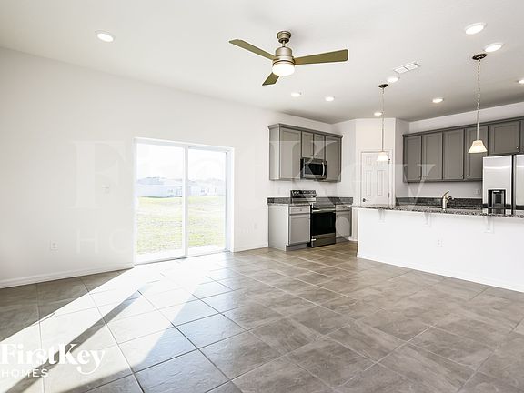 3rd image of 609 Crown Rose Dr
