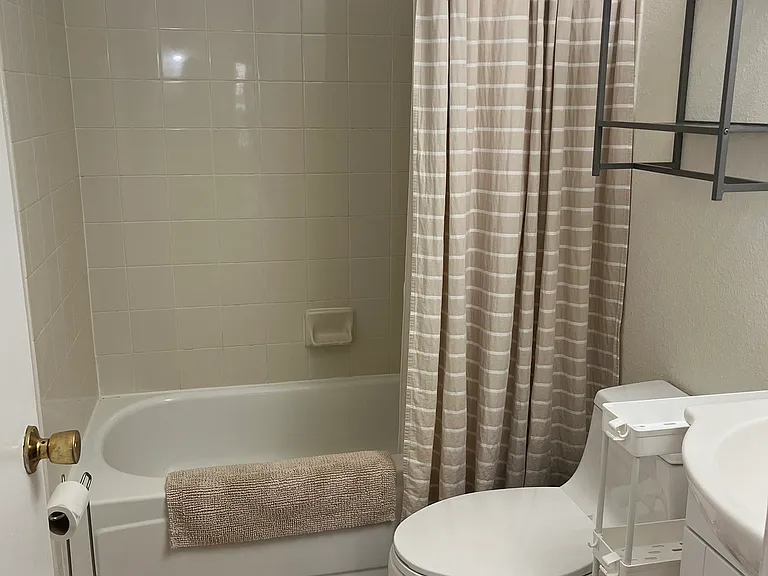 6401 Saint Nicholas Cir #20 — Photo 12