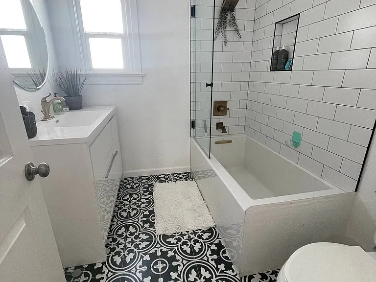 2nd bathroom