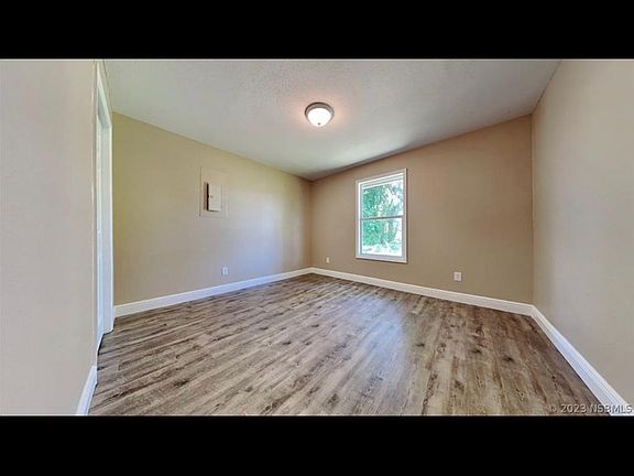 4th image of 1419 Sabal Palm Dr