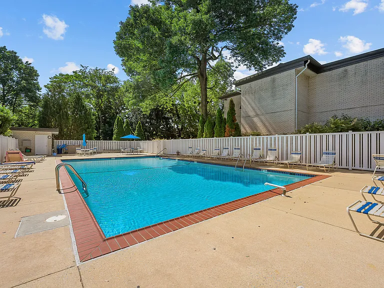 7 Rockford Rd #J5J5 — Photo 15