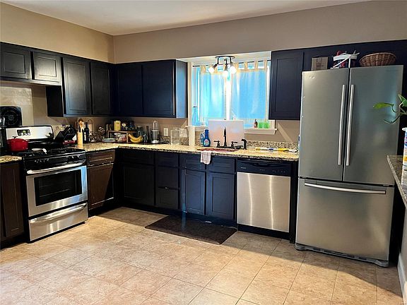 3rd image of 3739 Koeln Ave