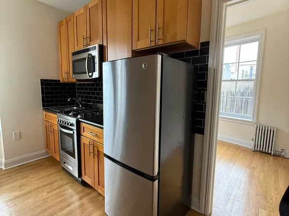 323 Bleecker Street image 1 of 12