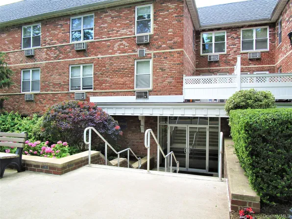 40 Daley Place #126, Lynbrook, NY 11563