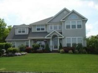 42 Fieldhouse Ave, East Setauket, NY 11733