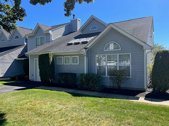 2nd image of 142 Hampton Vista Dr