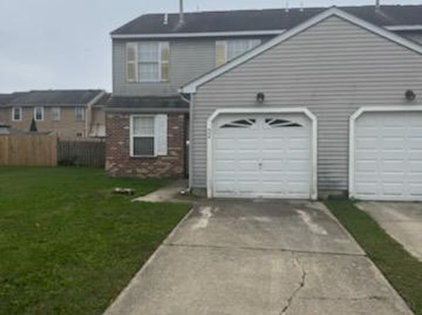 32 River Bank Dr