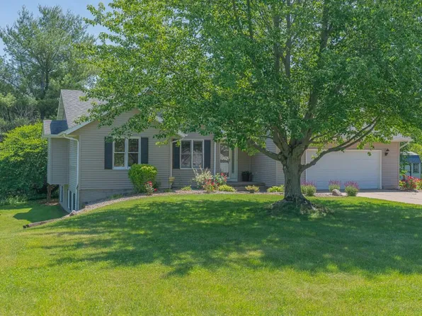 2471 Quail Run Rd, Muscatine, IA 52761