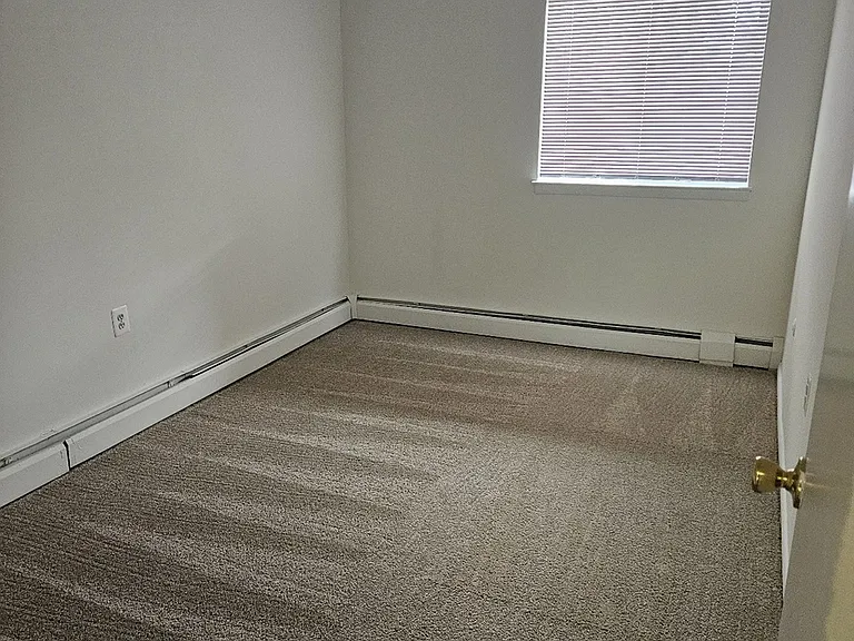 Lake Club Apartments — Photo 41