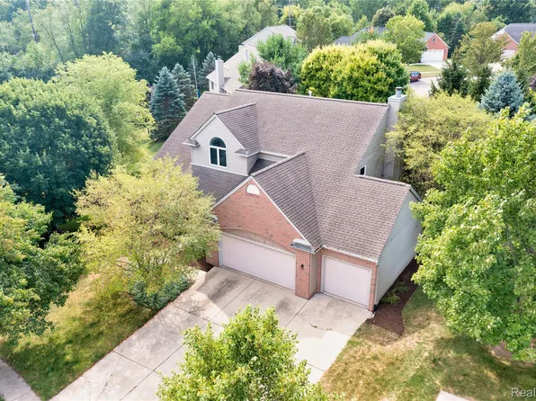 597 Cardigan Ct, Saline, MI 48176