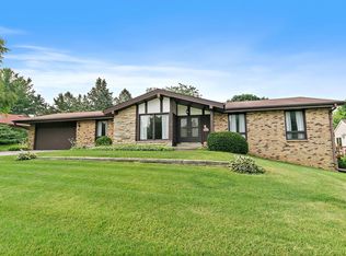 318 Laurel Ln, Dekalb, IL 60115