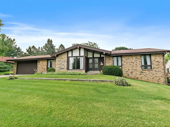 318 Laurel Ln, Dekalb, IL 60115