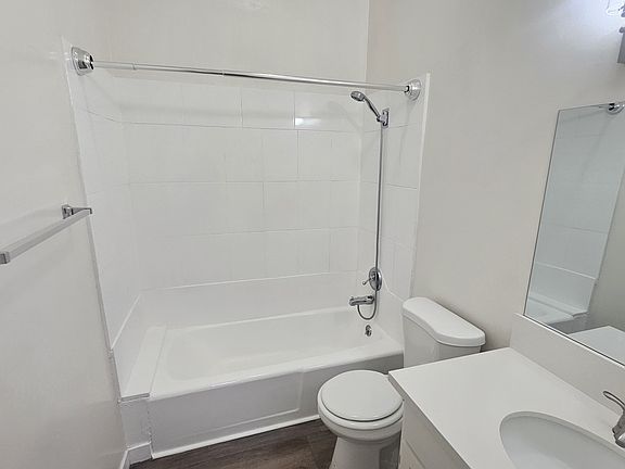 5th image of 1860 N Mariposa Ave #2