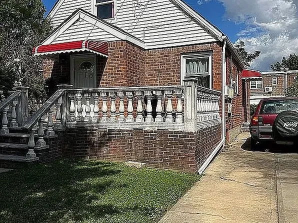 77-03 166th St, Fresh Meadows, NY 11366