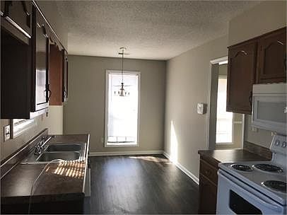 3rd image of 5028 Bartonwood Dr