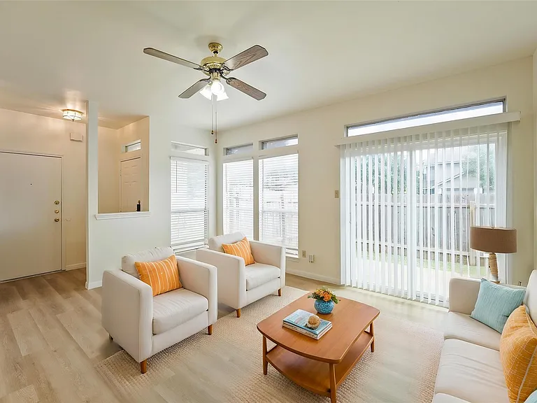 500 Gregory Ct — Photo 5