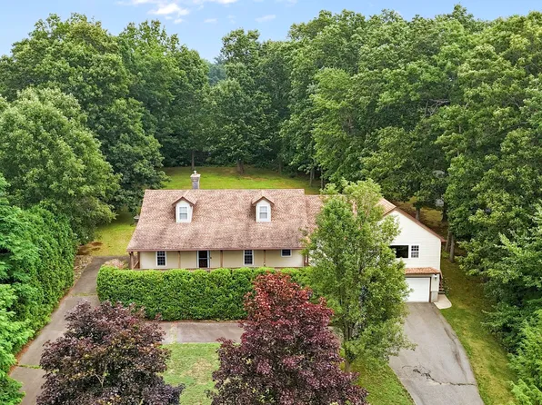 7 Margaret Dr, Wilbraham, MA 01095