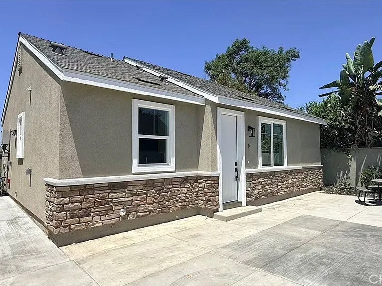 14527 Clark St — Photo 1