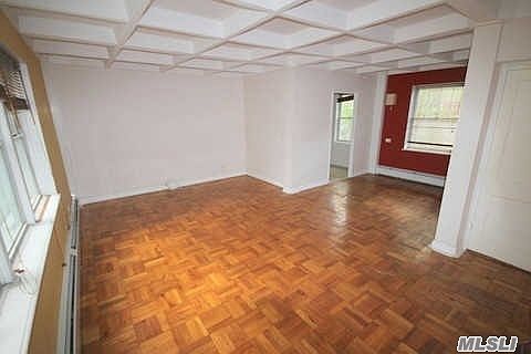 4th image of 15017 Grand Central Pkwy