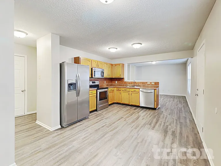 756 Hickory Pine Dr — Photo 3